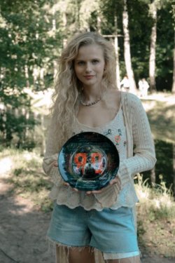 �� (2027)